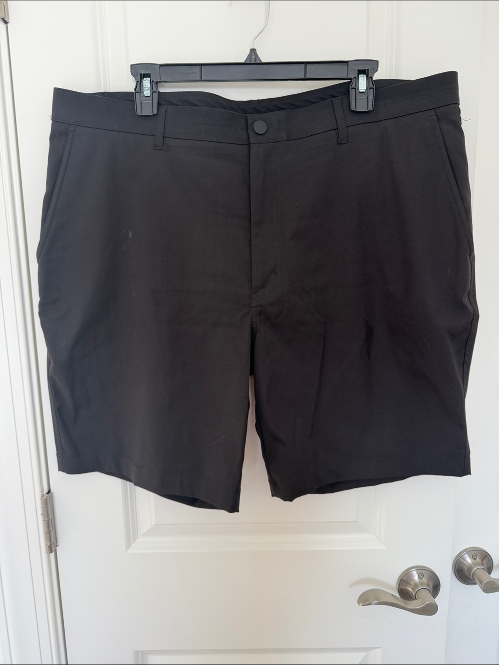 Roundtree & Yorke Black Flat-Front Men's Shorts - Tailored Casual